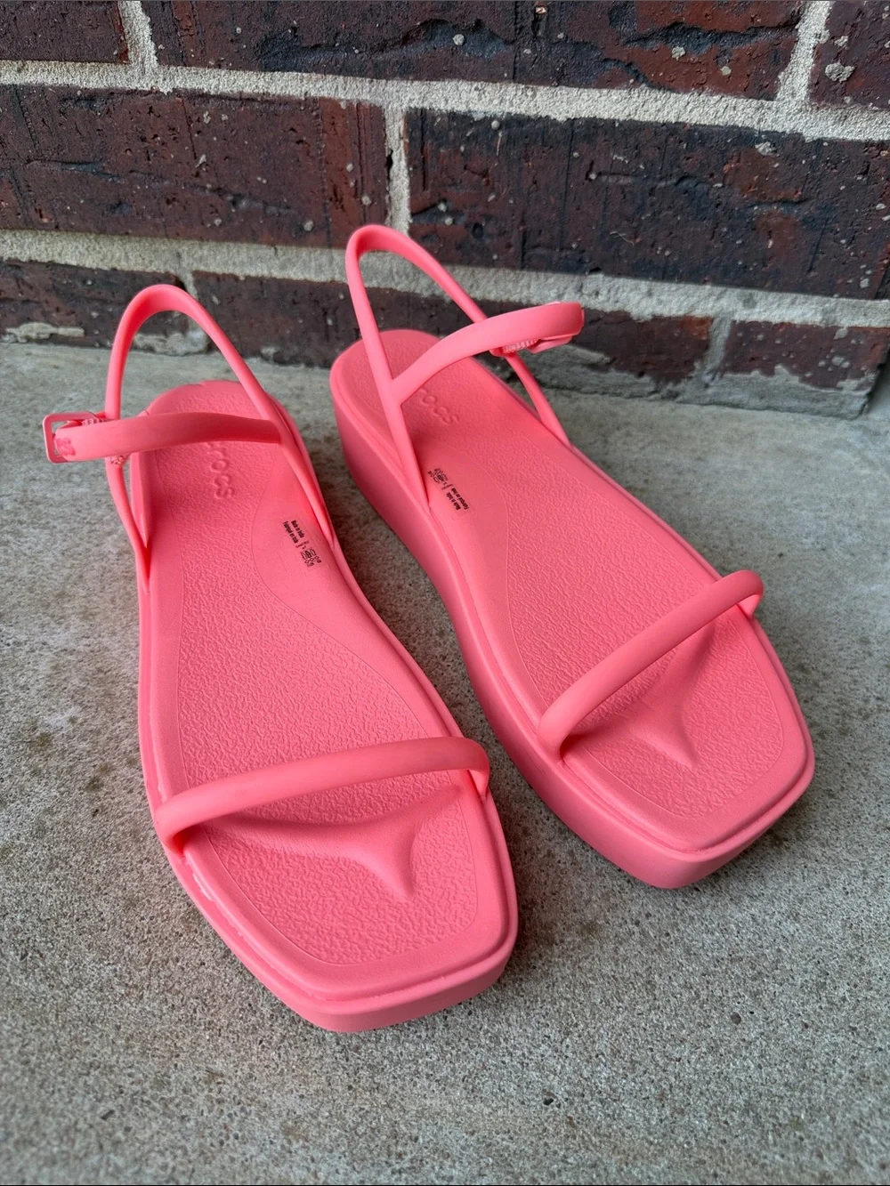 Crocs Miami Platform Y Strap Sandal